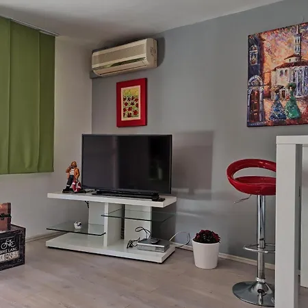 Poolincluded - Apartment Nola * Zadar